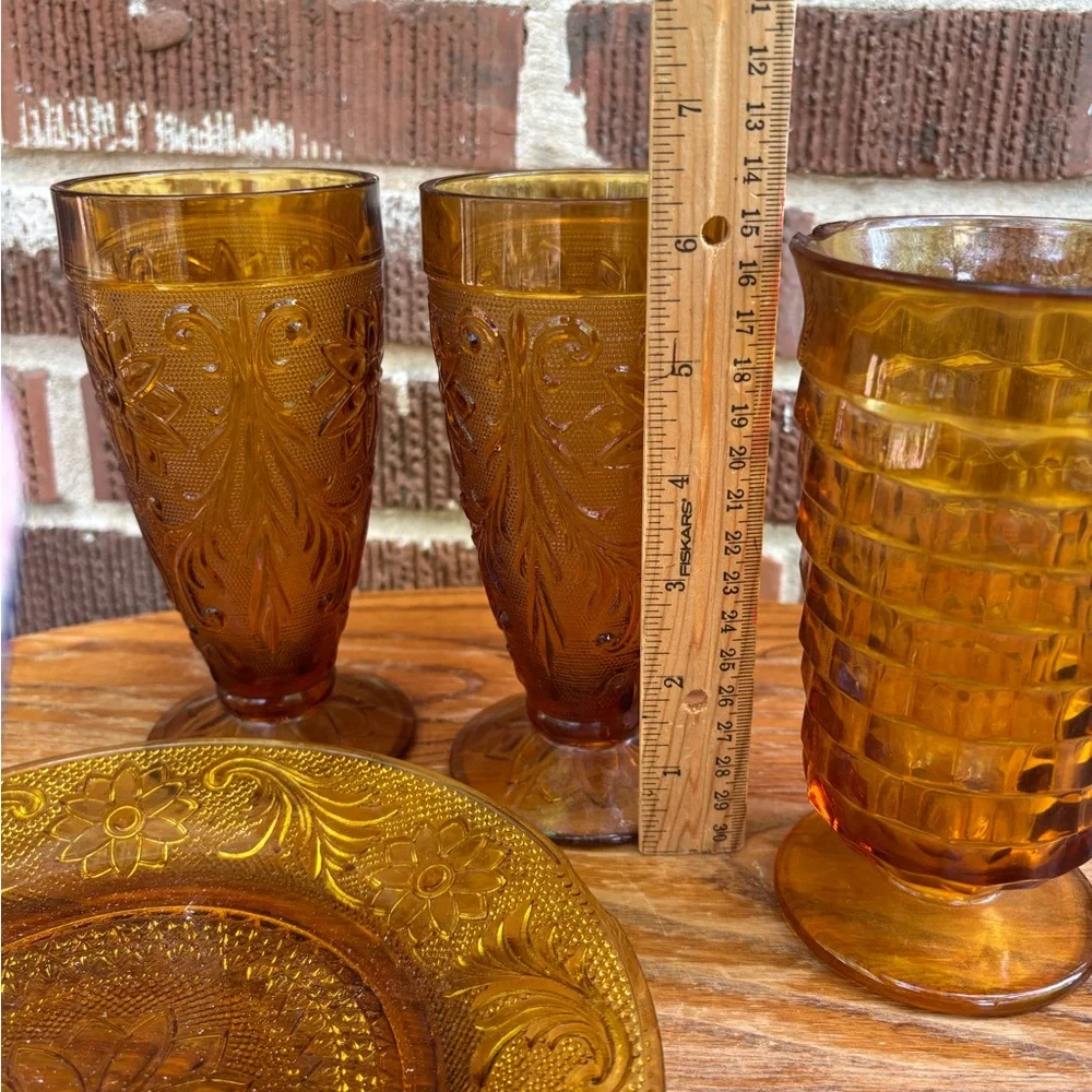 Amber glass chipped items for crafting. Aprox 4 lbs - Picture 2 of 6